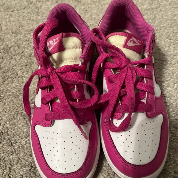 NIKE DUNKS Kids Pink and White Low Top - Picture 4 of 8